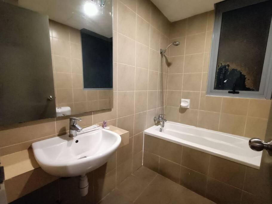 Taragon Service Apartment 쿠알라룸푸르 외부 사진